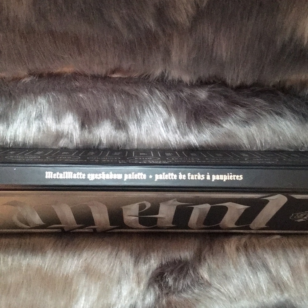 KvD MetalMatte Eyeshadow Palette - Picture 7 of 8